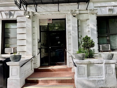 Charming Upper West Side Studio Near Central Park & Columbia - photo 3