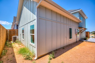 Come check out the newest townhome in San Angelo. This 3 bedroom - photo 4