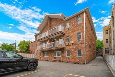 EXTRA-SPACIOUS(1336 SQFT) 2 BEDROOM/2 BATHROOM DUPLEX CONDO WITH - photo 1