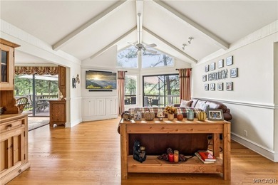 Welcome to an exceptional golf course frontage home set along - photo 2