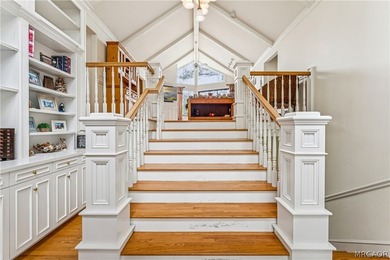 Welcome to an exceptional golf course frontage home set along - photo 8
