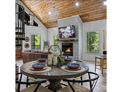 Welcome to Fleur de Lake, a modern luxury cabin perfectly - photo 9