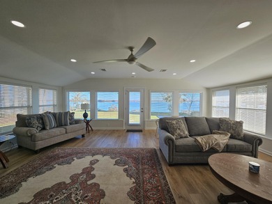 Welcome to luxury lake front living! This beautiful totally - photo 8