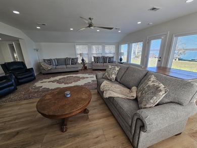 Welcome to luxury lake front living! This beautiful totally - photo 10