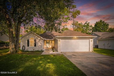 Welcome home to this charming 3-bedroom, 2-bathroom residence - photo 1