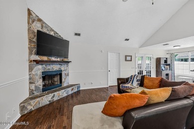 Welcome home to this charming 3-bedroom, 2-bathroom residence - photo 8