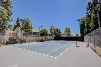 Welcome to this charming two-story condo in the desirable Quail - photo 34