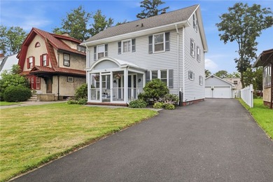 Picture-perfect Colonial in the highly sought-after Browncroft - photo 2
