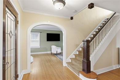 Picture-perfect Colonial in the highly sought-after Browncroft - photo 3