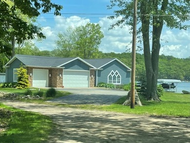 Bankers Lake Home For Sale in Hillsdale Michigan