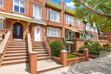 Rare opportunity! Oversized brick 2-family with a 20x75 - photo 3