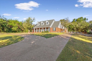 Imagine coming home to this beautiful red brick Southern - photo 8