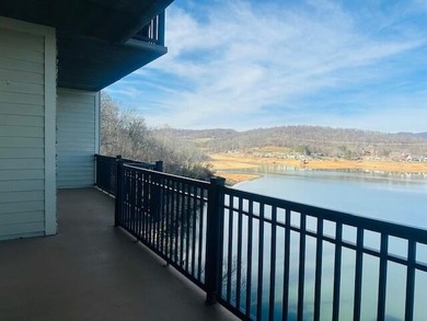 Enjoy a resort feel as you view Cherokee Lake from your living - photo 39