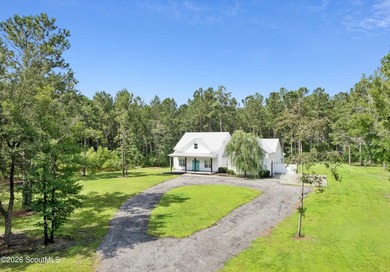 Discover a Modern Farmhouse situated on 6.67 acres, boasting - photo 4