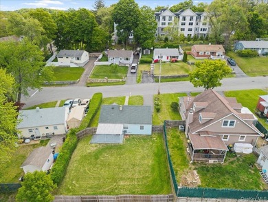 Set on a quiet cul-de-sac in one of the area's most convenient - photo 3