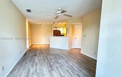 Welcome to this well-maintained condo in a convenient Margate - photo 3