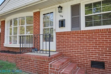 Outstanding, move right in 3 bedrooms, 2 baths rancher! Open - photo 4