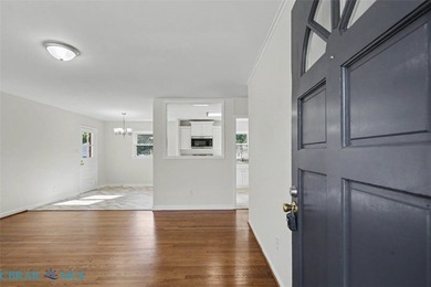 Outstanding, move right in 3 bedrooms, 2 baths rancher! Open - photo 5