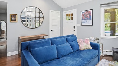 Welcome to a truly exceptional Huntington retreat where timeless - photo 4