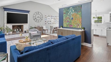 Welcome to a truly exceptional Huntington retreat where timeless - photo 7