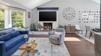 Welcome to a truly exceptional Huntington retreat where timeless - photo 8