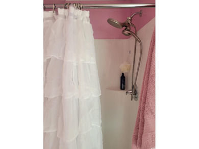 This well mantained home boasts with pride. It features an open