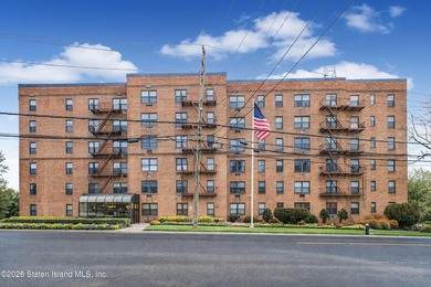 Welcome to 1160 Richmond Rd Unit 4G, a newly renovated, spacious - photo 2
