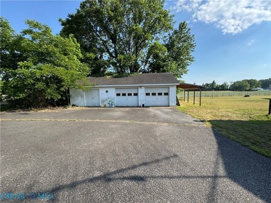 Looking for a home with an unfinished basement? Here is your - photo 3