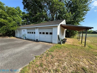 Looking for a home with an unfinished basement? Here is your - photo 4