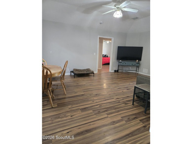 This home is conveniently located 10 minutes from shopping, 20 - photo 5