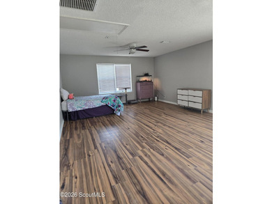 This home is conveniently located 10 minutes from shopping, 20 - photo 9
