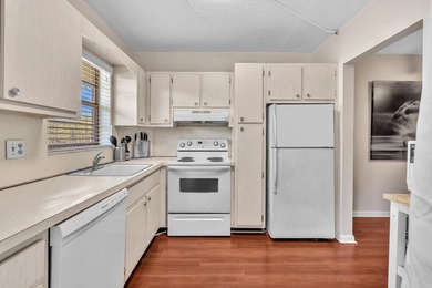 Ideally located in the heart of Boca Raton, 100 Royal Palm Way - photo 13