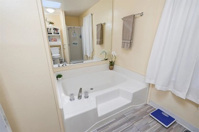 Deeply reduced and PRICED TO SELL! Welcome to easy, resort-style - photo 18