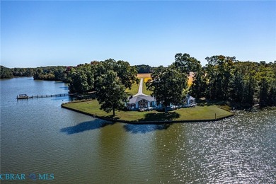 If you're looking for a spacious, private waterfront property - photo 2