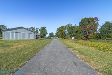 If you're looking for a spacious, private waterfront property - photo 5