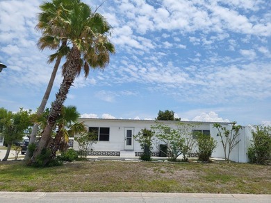 MOST AFFORDABLE LOT RENT IN A NICE COMMUNITY IN SARASOTA! Park - photo 5