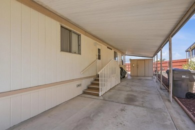 Deeply reduced and PRICED TO SELL! Welcome to easy, resort-style - photo 28
