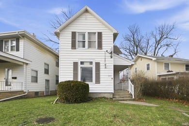 Maumee River  Home For Sale in Fort Wayne Indiana