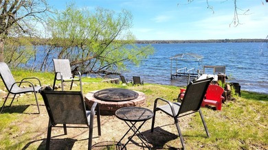 SO much to enjoy here! Level, sandy lakeshore, south facing - photo 2