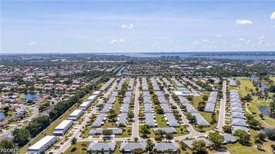This ground-floor 2-bedroom, 2-bathroom condo is fully furnished - photo 32