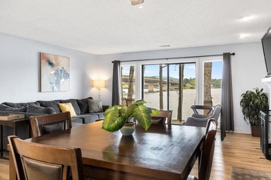 Gorgeous ground level 2 bedroom condo with NEW FLOORING and a - photo 11