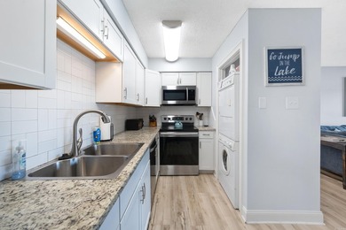 Gorgeous ground level 2 bedroom condo with NEW FLOORING and a - photo 14