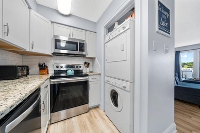 Gorgeous ground level 2 bedroom condo with NEW FLOORING and a - photo 15