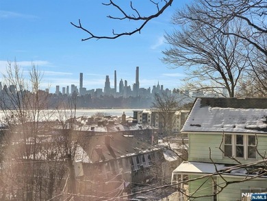 Hudson River Home For Sale in Edgewater New Jersey