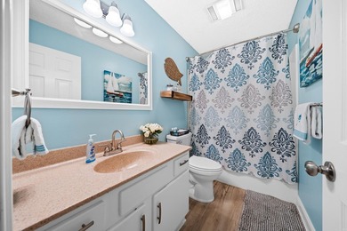 Gorgeous ground level 2 bedroom condo with NEW FLOORING and a - photo 23