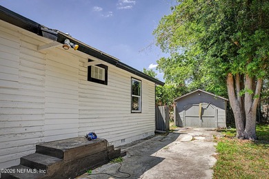 Opportunity meets convenience with this fully renovated 3 bed, 2 - photo 24