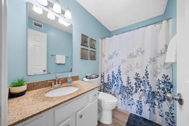 Gorgeous ground level 2 bedroom condo with NEW FLOORING and a - photo 26