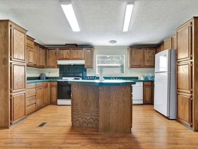 Offering $5,000 towards buyers closing cost! Perfectly located - photo 6