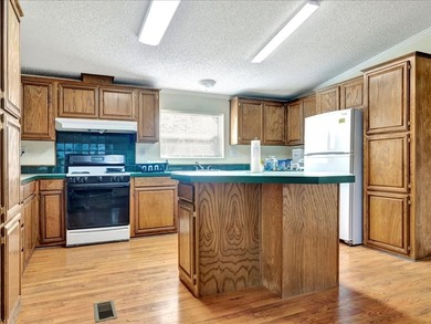 Offering $5,000 towards buyers closing cost! Perfectly located - photo 7
