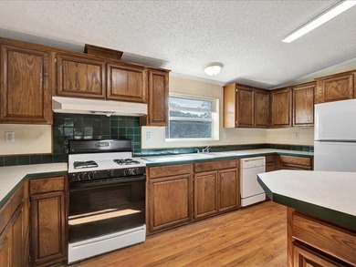 Offering $5,000 towards buyers closing cost! Perfectly located - photo 8